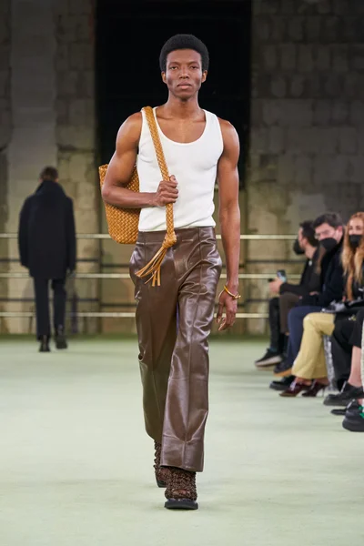 Look 22